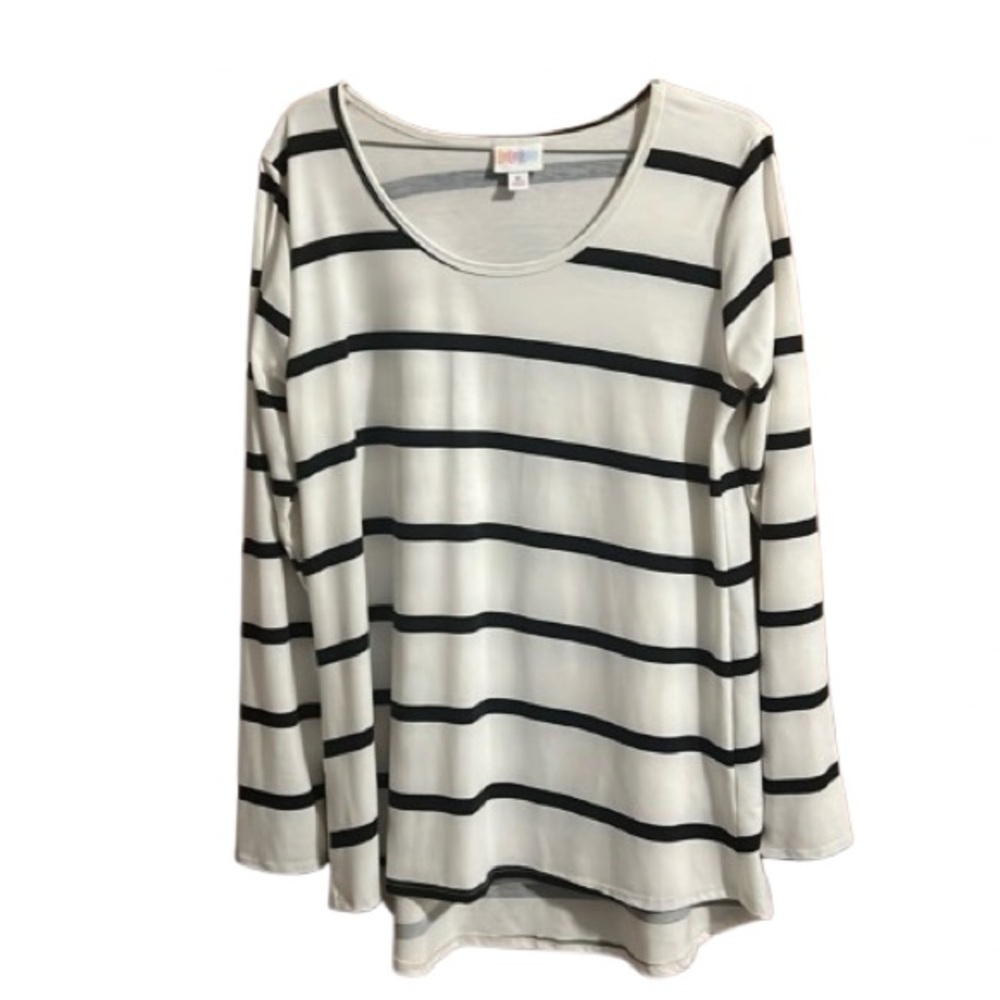 #547 LuLaRoe Lynnae top medium long sleeves, a high-low hemline scooped neckline